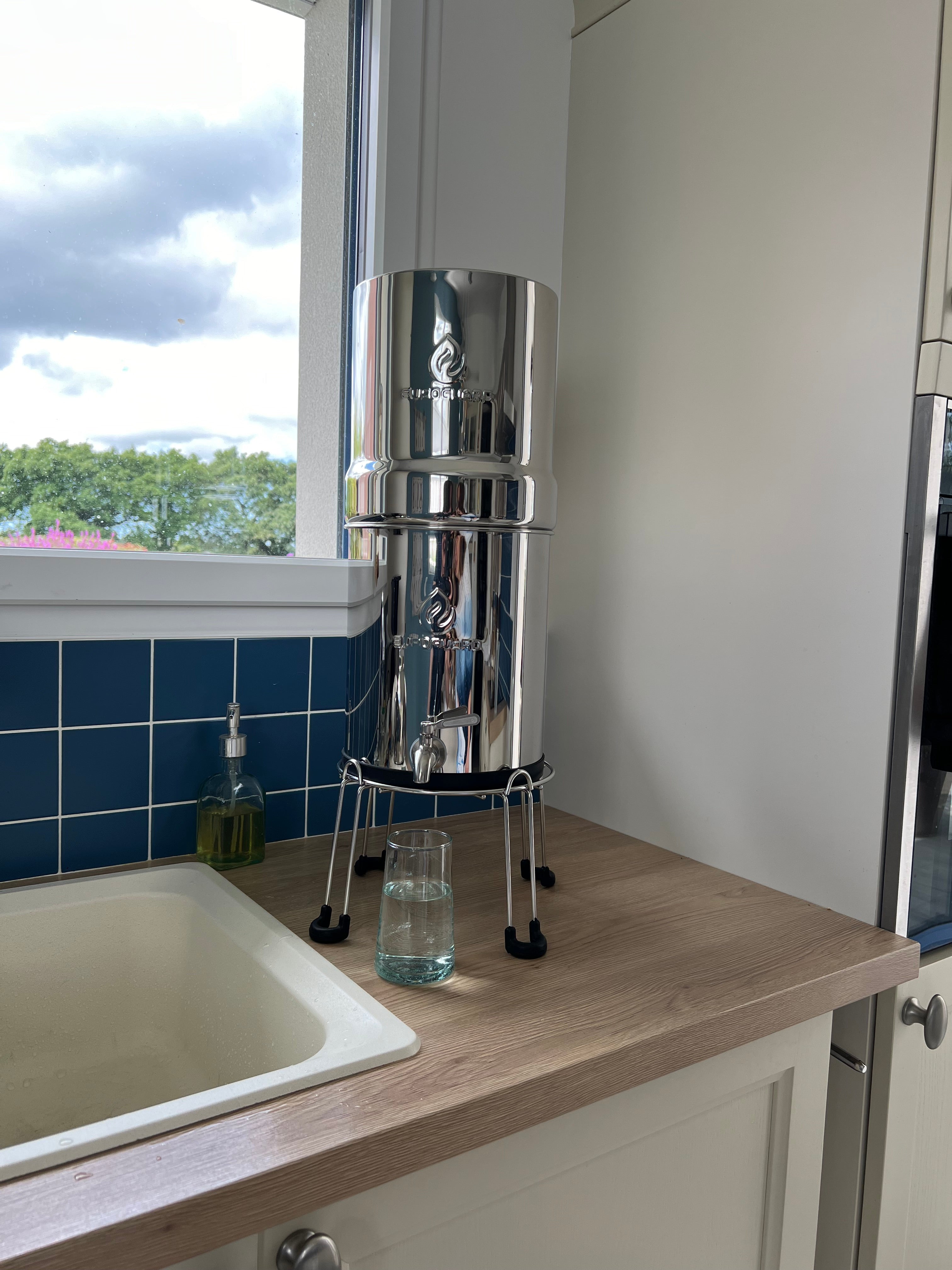 Filtre à Gravité EuroGuard Inox - Filtre à Eau et Purificateur d'Eau (Avec Support) - EuroGuard Filtre